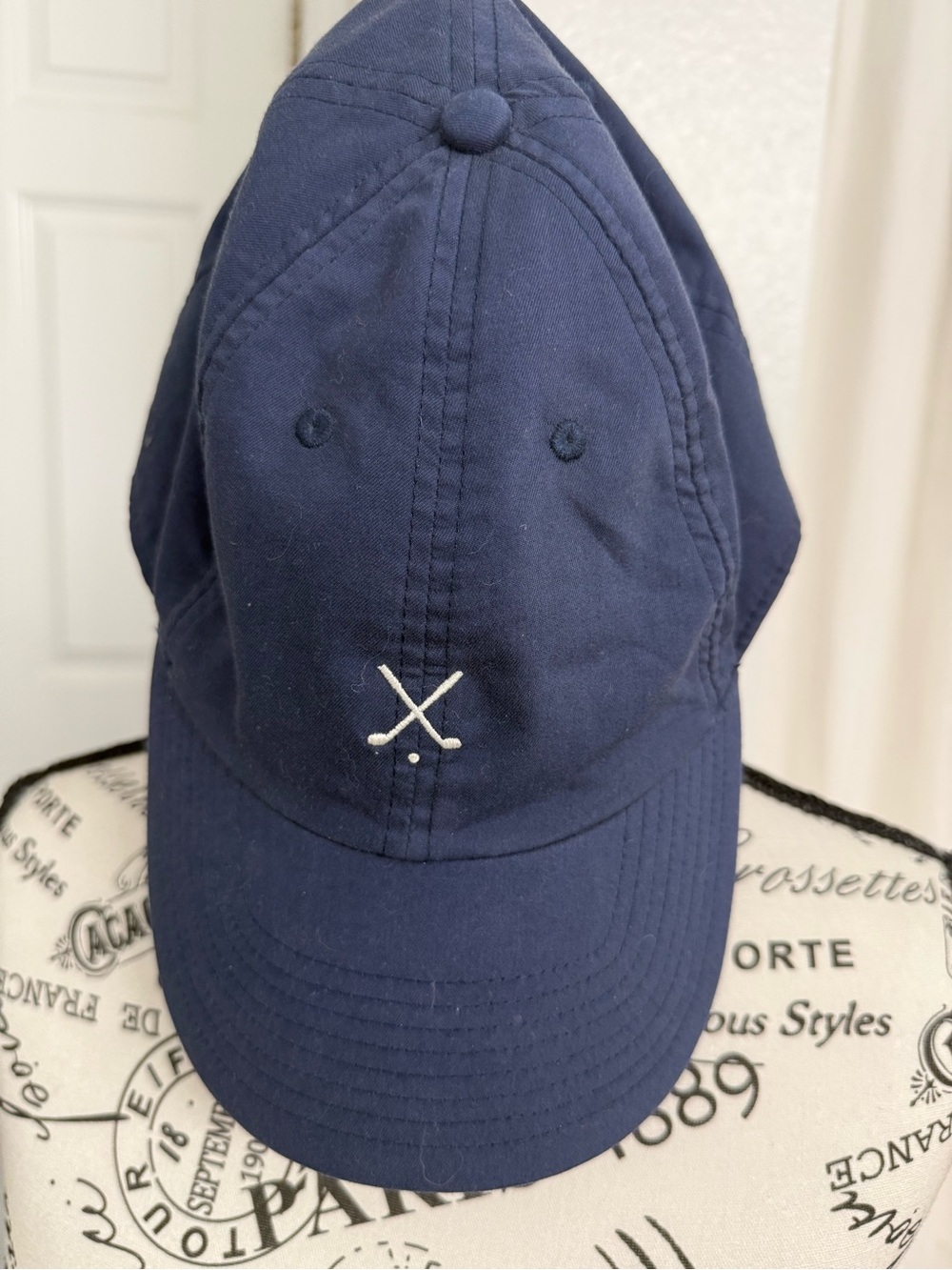 Nike Navy Blue Golf Cap with Crossed Clubs Embroidery